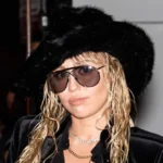 Miley Cyrus diz que nunca quis matar Hannah Montana e que gravou nova música