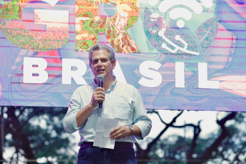 Ministério Público não vê irregularidades em lei que autoriza prefeito de Maringá a viajar sem aval da Câmara