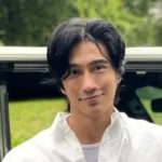 Modelo de 60 anos viraliza ao mostrar aparência jovem nas redes sociais