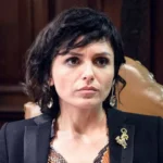 Monica Iozzi tem alta após ser internada por efeito colateral de medicação