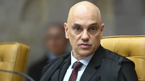 Moraes volta atrás e nega visita de conselheiro de Trump a Bolsonaro