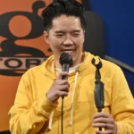 Morre Alex Duong, comediante e ator da série 'Blue Bloods', aos 42 anos