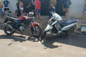 Motociclista é preso após tentar 'dar grau', causar acidente e deixar mulher ferida, em Sarandi