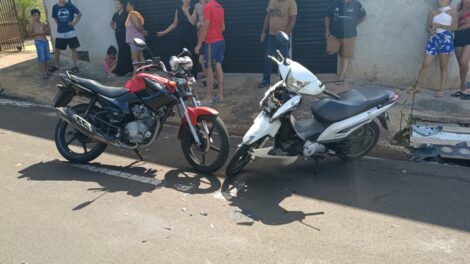 Motociclista é preso após tentar 'dar grau', causar acidente e deixar mulher ferida, em Sarandi