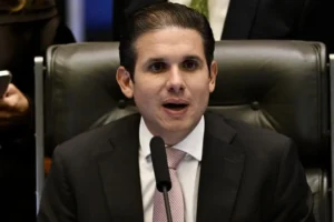 Motta diz que não fará discussão 'atropelada' sobre escala 6x1