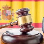 Mulher é morta com 16 facadas; acusado diz que ela caiu sobre faca