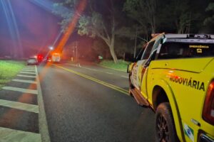 Mulher morre e quatro pessoas ficam feridas em acidente na PR-317, em Santa Fé