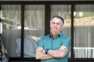 Na prisão, Bolsonaro reclama de isolamento do cenário político