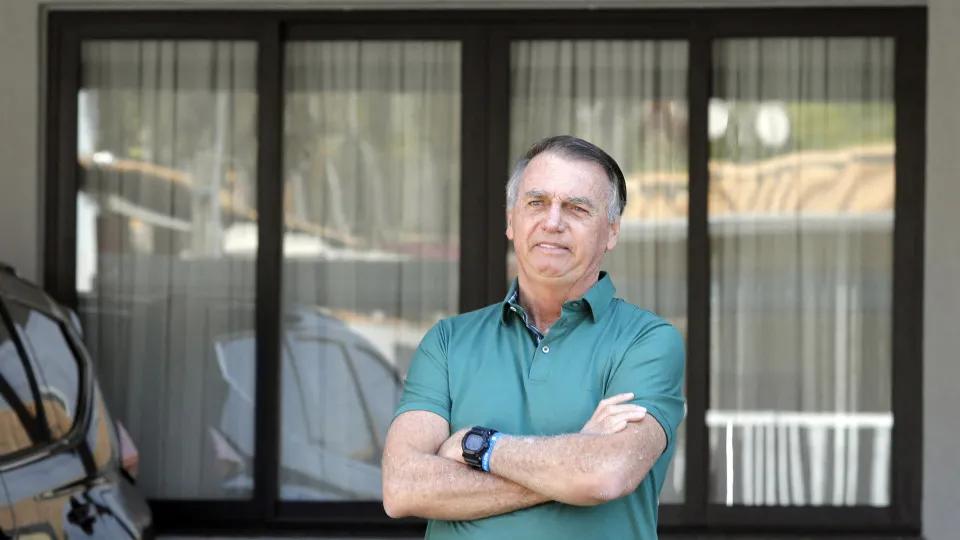 Na prisão, Bolsonaro reclama de isolamento do cenário político