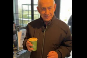 Netanyahu ironiza boatos sobre morte e diz estar “mortinho por café”