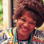 Neusa Borges assina contrato vitalício com a Globo