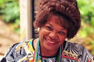 Neusa Borges assina contrato vitalício com a Globo