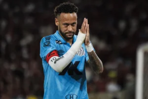 Neymar desabafa sobre pressão no Brasil: "É massacrante"