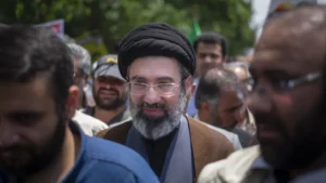 Khamenei reforça que Estreito de Ormuz terá novas regras para passagem