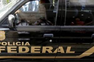 PF prende policiais civis do Rio investigados por extorquir traficantes do CV