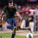 Palmeiras bate São Paulo e é líder, mas Abel se irrita e é expulso