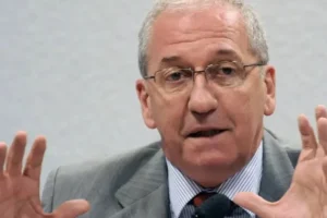 Panamá deporta ex-ministro Franklin Martins e depois pede desculpas