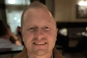 Pegadinha termina em tragédia: aluno atropela professor nos EUA