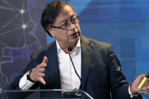 Petro sugere que Equador lançou bombas na Colômbia; Noboa nega ação