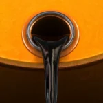 Petróleo dispara 9% e ultrapassa US$ 85 após Irã anunciar fechamento do estreito de Hormuz