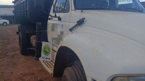 Polícia apreende caminhão furtado dentro de pátio de empresa de sucatas em Mandaguaçu