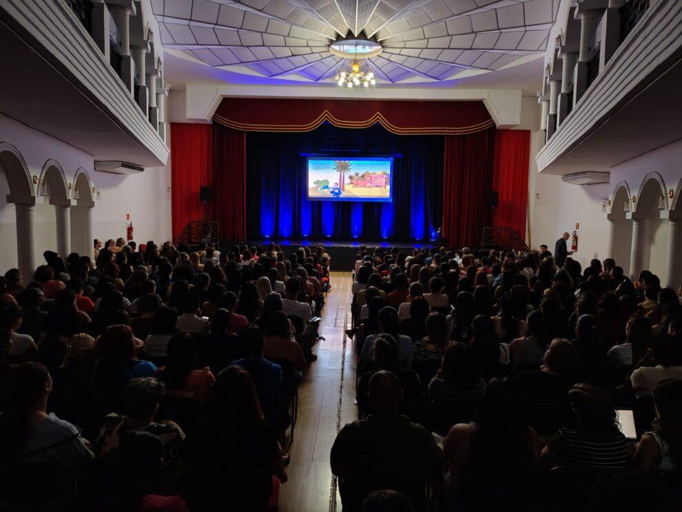 Prefeitura de Maringá promove capacitação de professores para lidar com neurodivergência no ambiente escolar