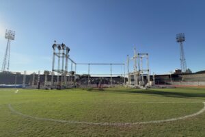 Prefeitura pretende pagar até R$ 400 mil em cortador de grama para o Estádio Willie Davids