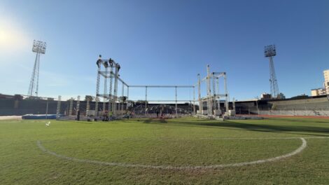 Prefeitura pretende pagar até R$ 400 mil em cortador de grama para o Estádio Willie Davids