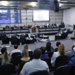 Professor Pacífico critica compras sem licitação da Prefeitura de Maringá; vereadores da base saem em defesa do Executivo