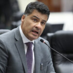 Projeto de lei propõe ampliar alcance do Teste do Pezinho no Paraná com inclusão gradual de novas doenças