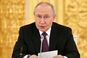 Putin lamenta morte de Ali Khamenei: "Violação cínica de todas as normas"