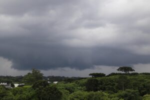 Quarta-feira (18) deve ser de calor e alta chance de chuva em Maringá