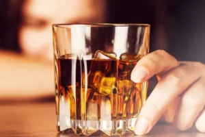 Quase 12 milhões de brasileiros sofrem com alcoolismo, aponta pesquisa