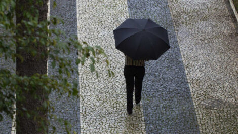 Quinta-feira (26) terá calor, sol e chance de chuva isolada em Maringá