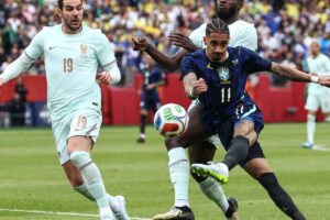 Raphinha e Wesley são cortados da seleção brasileira