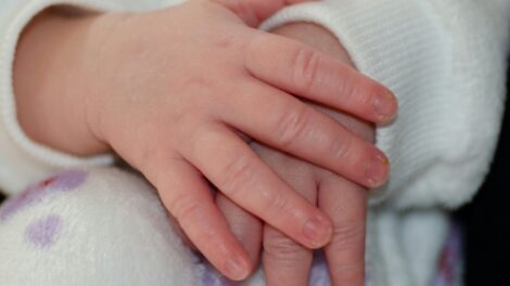 Recém-nascida dá entrada em hospital de Maringá com suspeita de agressões e abuso sexual