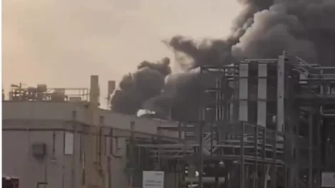 Refinaria na Arábia Saudita é atingida por drones iranianos