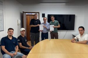 Reitor da UEM debate redução dos valores do Restaurante Universitário e retomada da moradia estudantil