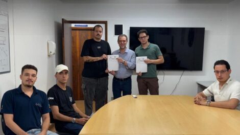 Reitor da UEM debate redução dos valores do Restaurante Universitário e retomada da moradia estudantil