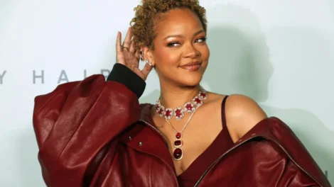 Rihanna tem casa em Beverly Hills atingida por tiros e mulher é presa