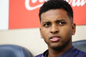 Rodrygo passará por cirurgia de reconstrução do ligamento nesta terça-feira