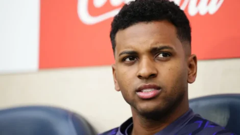 Rodrygo passará por cirurgia de reconstrução do ligamento nesta terça-feira