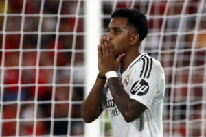 Rodrygo rompe ligamento e está fora da Copa