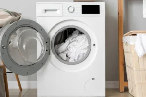Roupa sai da máquina com mau cheiro? Veja o que pode estar errado
