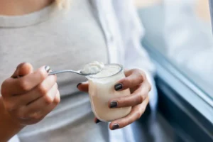 Saiba qual é o melhor horário para comer iogurte e controlar o apetite