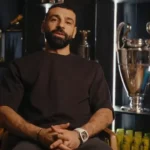 Salah anuncia saída do Liverpool após nove anos e emociona torcida