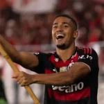 Samuel Lino deixa rótulos para trás e vive fase artilheira pelo Flamengo