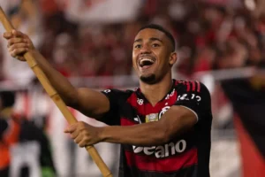 Samuel Lino deixa rótulos para trás e vive fase artilheira pelo Flamengo