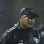 São Paulo: Roger faz lição de casa, vira líder e passa em teste de pressão