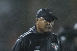 São Paulo: Roger faz lição de casa, vira líder e passa em teste de pressão